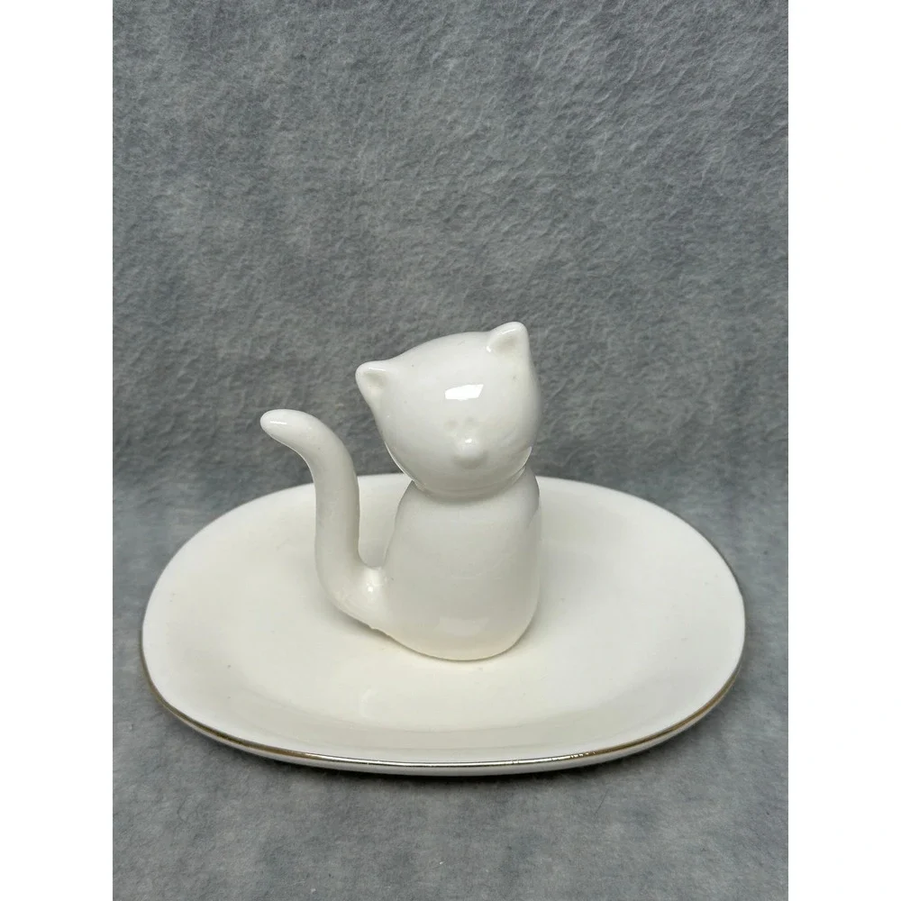 Cat Ring Holder Trinket Dish White Ceramic Gold Rim Figurine 2015 Tri-Coastal